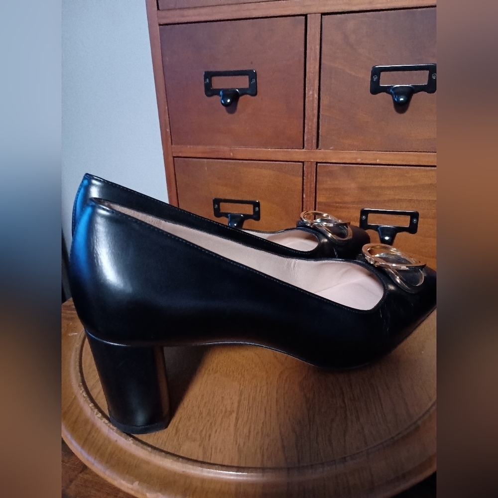 Stuart Weitzman_Black heeled shoes with gold buckle on top_9 - Picture 5 of 8
